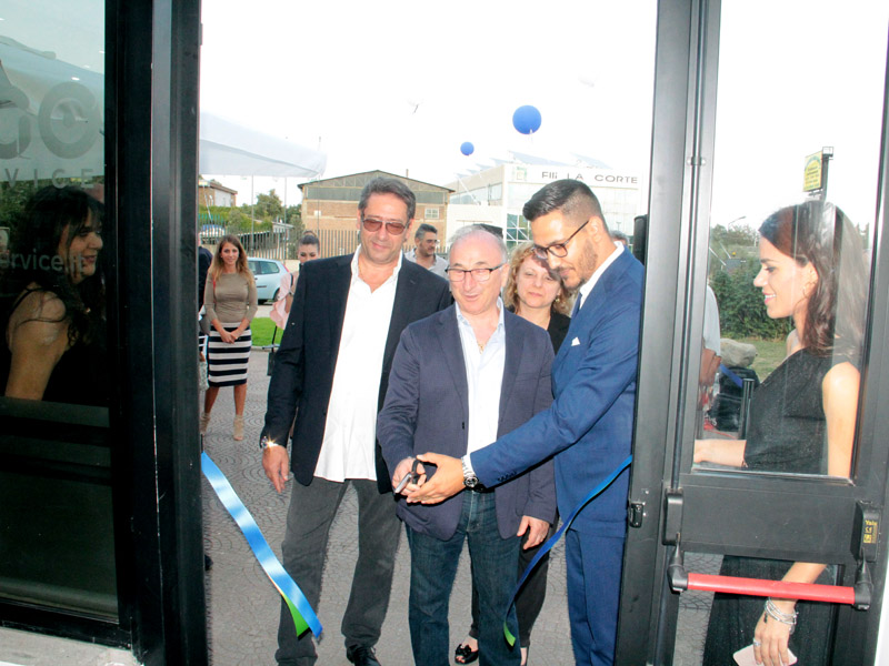 Il taglio del nastro con il sindaco di Montefiascone, Massimo Paolini