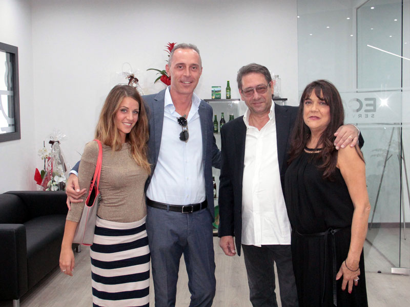 Il responsabile Caffitaly con la famiglia Zuffi