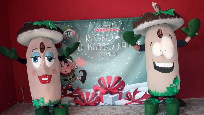 Gino il Porcino e Gina la Porcina nell'area selfie de Il regno di Babbo Natale