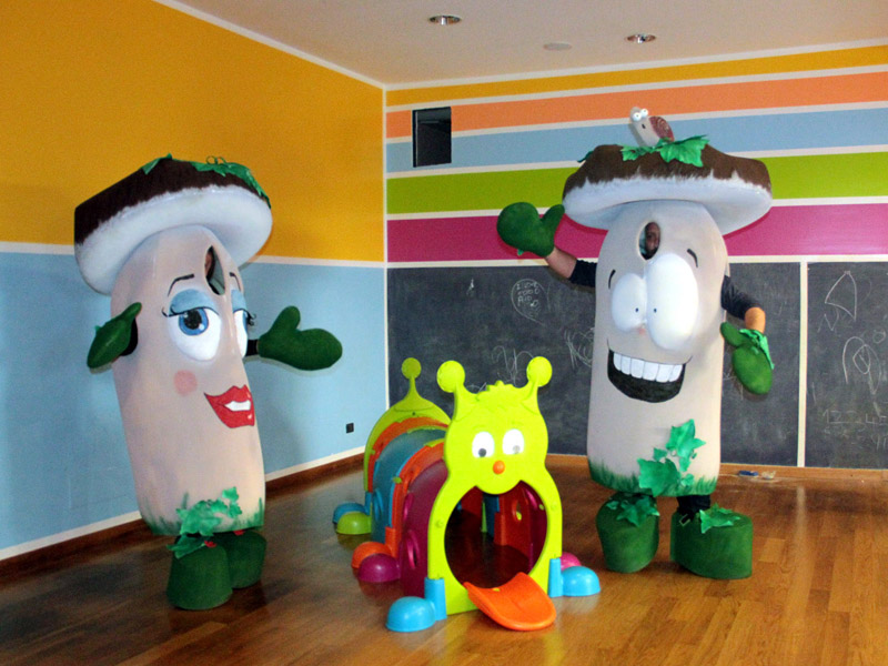 Gino il Porcino e Gina la Porcina nella sala giochi Pappallegra