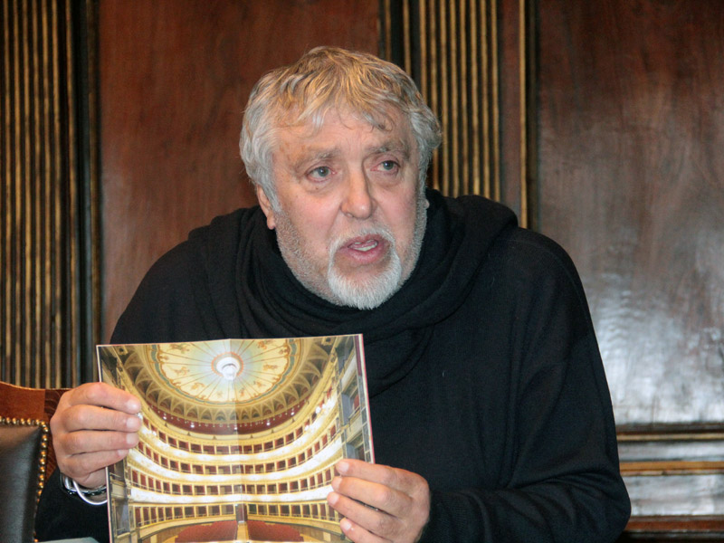 Maurizio Mattioli mostra il Teatro Unione