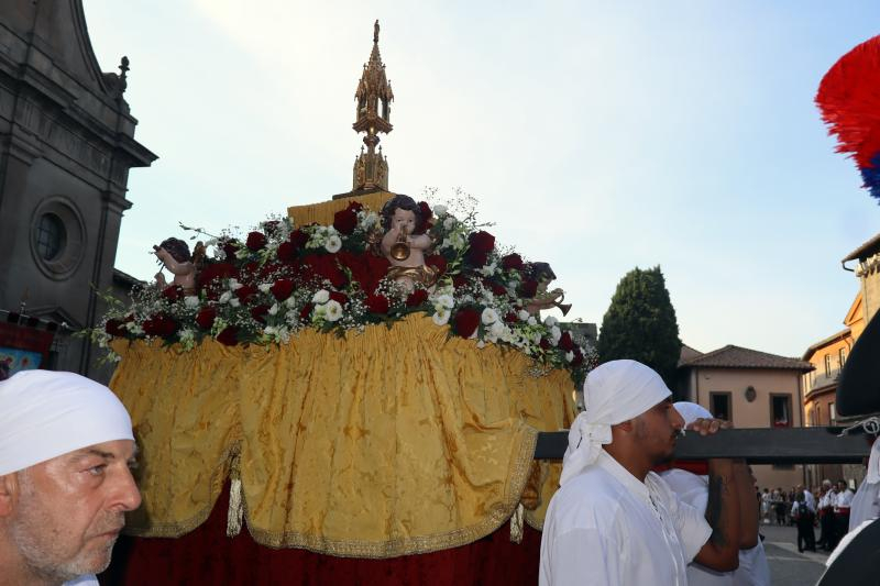 Corteo storico e processione del cuore di Santa Rosa sfilano in città "tutti d'un sentimento"